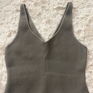Aritzia Babaton Sculpt Tank
